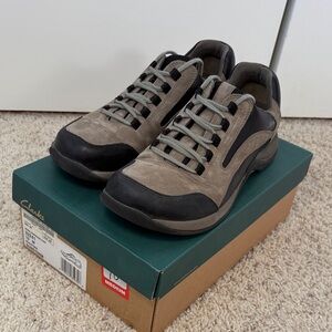 NEW Clarks Black and Stone Tan Sneakers Tennis Shoes size 10